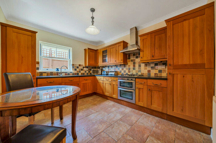 2 Bedroom Bungalow To Rent In Finchampstead Road, Wokingham, Berkshire, RG40