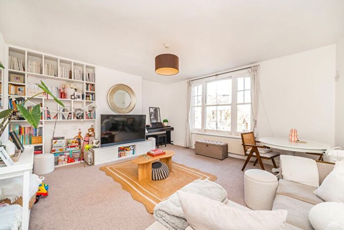 2 Bedroom Flat For Sale In Wandsworth Bridge Road, Fulham, SW6