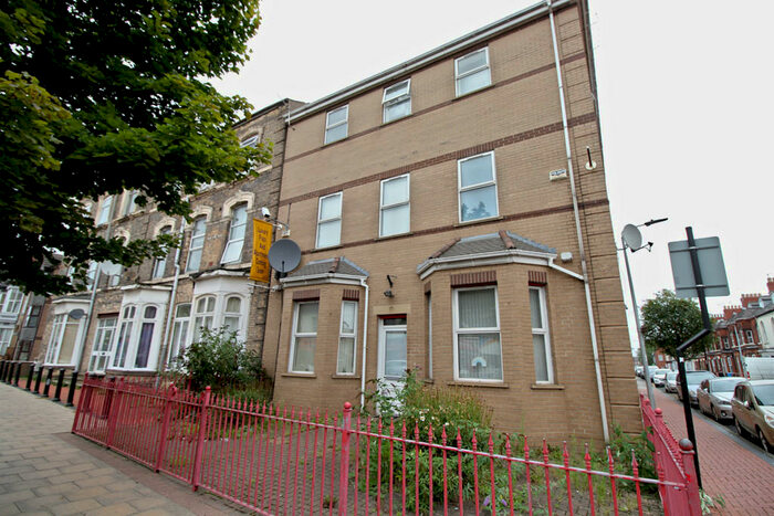 2 Bedroom Flat To Rent In Peel Court, Spring Bank, HU3