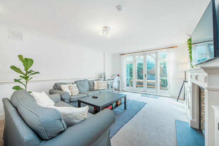 3 Bedroom Flat To Rent In Wandsworth Bridge Road, Fulham, SW6