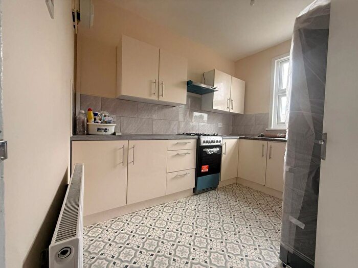 2 Bedroom Flat To Rent In Goodmayes, IG3