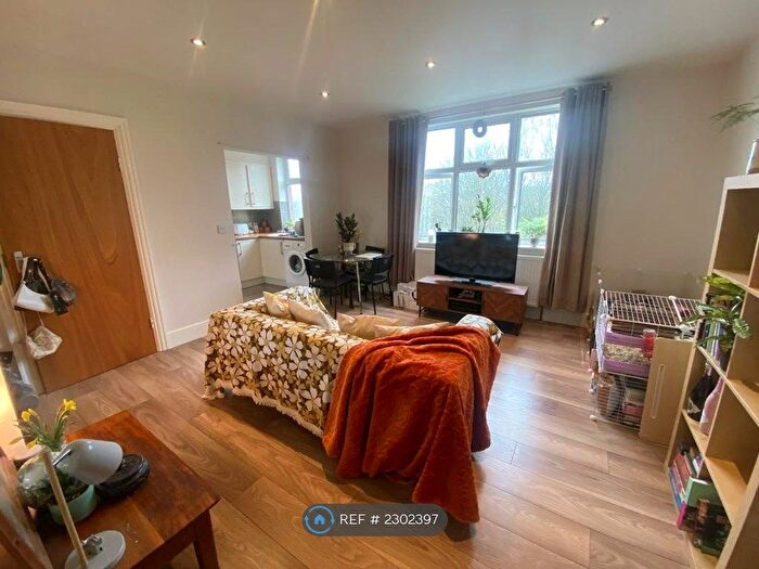 1 Bedroom Flat To Rent In Balbec Avenue, Leeds, LS6