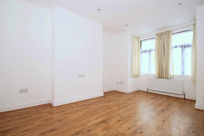 1 Bedroom Flat To Rent In Horn Lane, London, W3
