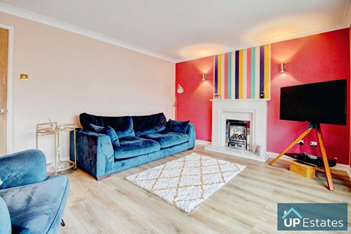 4 Bedroom Detached House For Sale In Chelney Walk, Morrisons Estate, Binley, Coventry, CV3