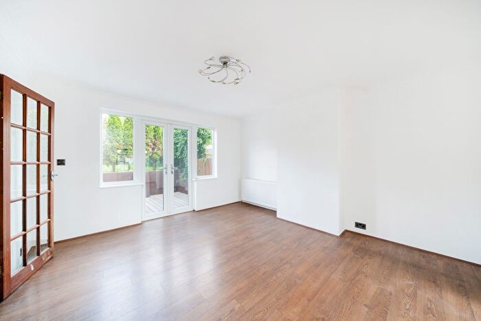 3 Bedroom Semi-Detached House To Rent In Brookfield Avenue, London, NW7