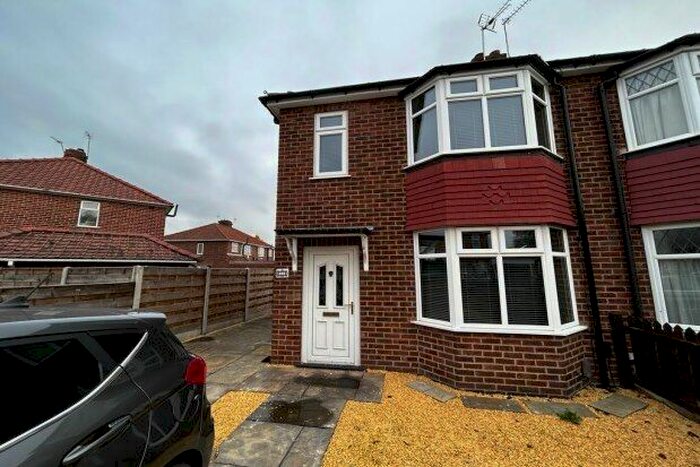2 Bedroom Semi-Detached House To Rent In Woodhouse Grove, York, YO31