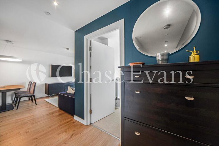1 Bedroom Apartment For Sale In Stratosphere Tower, Great Eastern Road, Stratford, E15