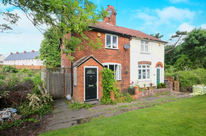 2 Bedroom Semi-Detached House To Rent In Porters Cottages, Waltham Road Boreham, Chelmsford, Essex, CM3