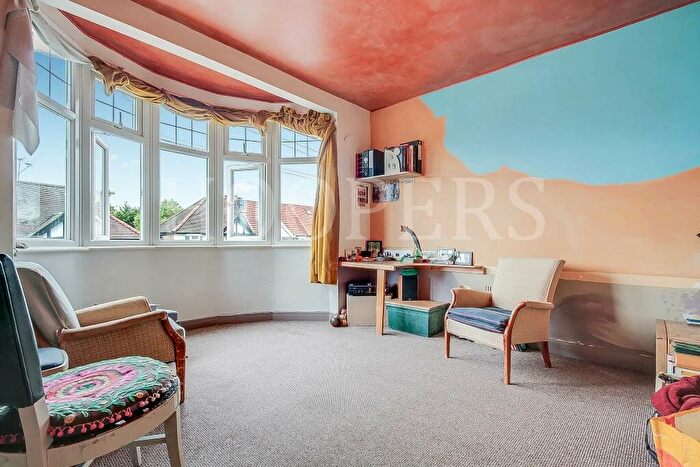 1 Bedroom Maisonette For Sale In Southview Avenue, London, NW10