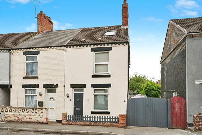 4 Bedroom End Of Terrace House For Sale In Hastings Road, Swadlincote, Derbyshire, DE11