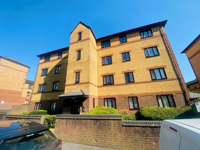 2 Bedroom Ground Flat To Rent In Caslon Court, Somerset Street, Bristol, BS1
