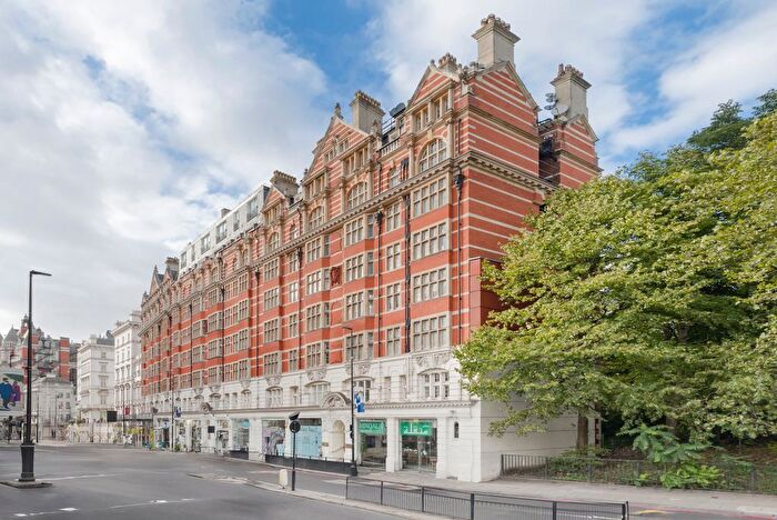 3 Bedroom Flat To Rent In Parkside, Knightsbridge, London, United Kingdom, SW1X