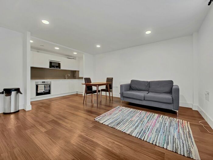 2 Bedroom Flat To Rent In Market Road, London, N7