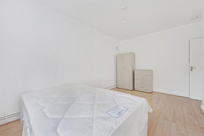 3 Bedroom Flat To Rent In Queensbridge Court, Queensbridge Road, E2