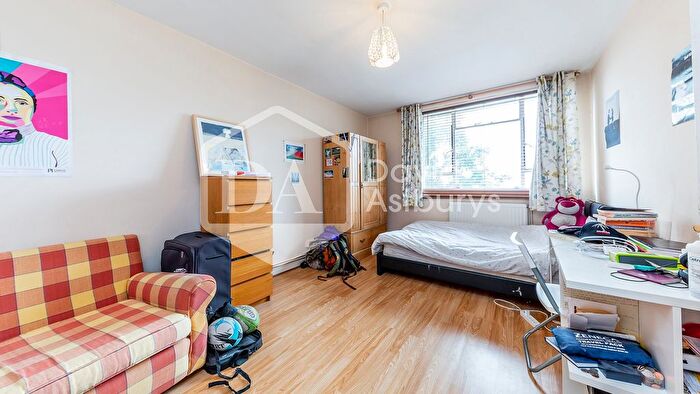 4 Bedroom Flat To Rent In Cruikshank Street, King's Cross, London, WC1X