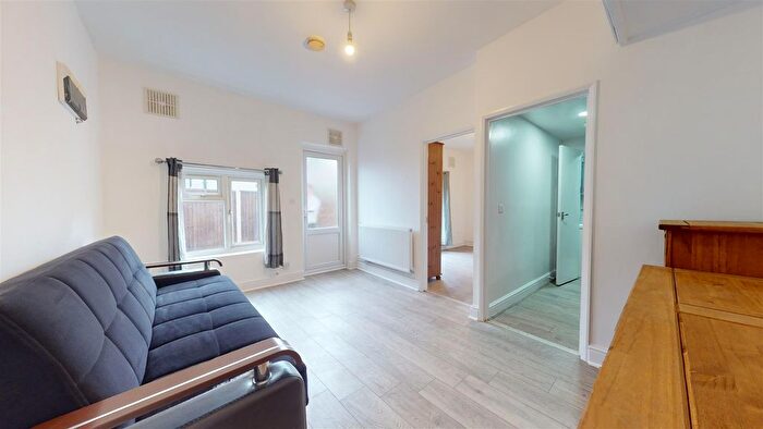 1 Bedroom Flat To Rent In Donnington Road, Qn, London, NW10