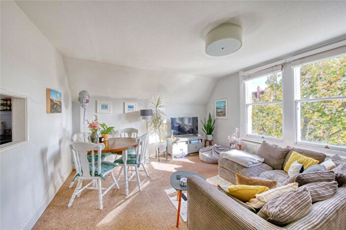 1 Bedroom Apartment To Rent In Nightingale Lane, SW12