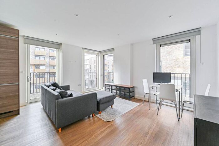 2 Bedroom Flat To Rent In Whiting Way, Canada Water, London, SE16