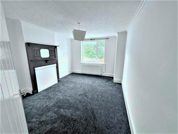 4 Bedroom Flat To Rent In Totteridge Road, High Wycombe, HP13