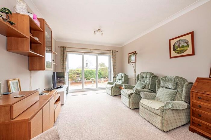 2 Bedroom Detached Bungalow For Sale In Farriers Way, Uckfield, TN22