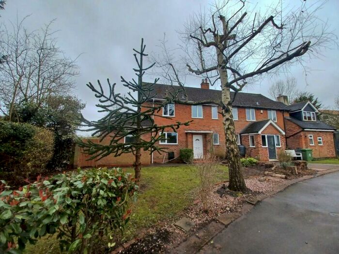 3 Bedroom Semi-Detached House To Rent In Peel Close, Hampton-In-Arden, B92