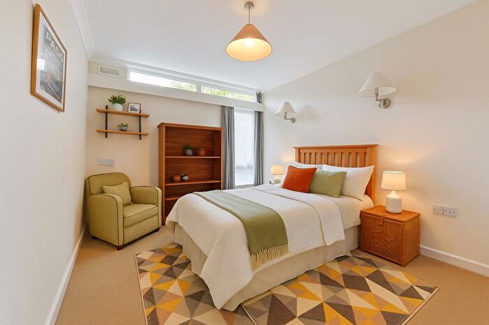2 Bedroom Flat For Sale In New Dover Road, Canterbury, CT1