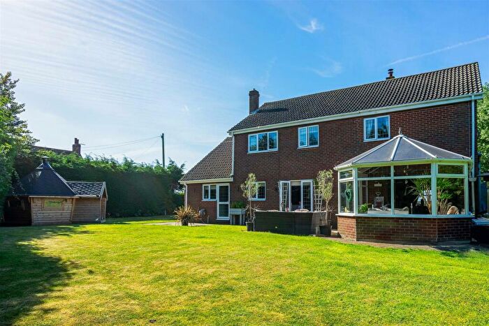 4 Bedroom Detached House For Sale In Main Street, Patrington Haven, HU12