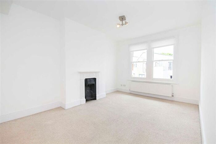 2 Bedroom Flat To Rent In The Broadway, London, SW13