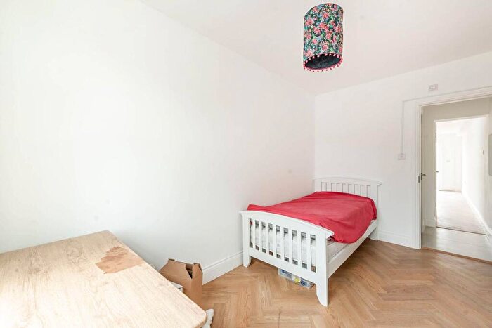 1 Bedroom Flat To Rent In Green Lane, Edgware, HA8