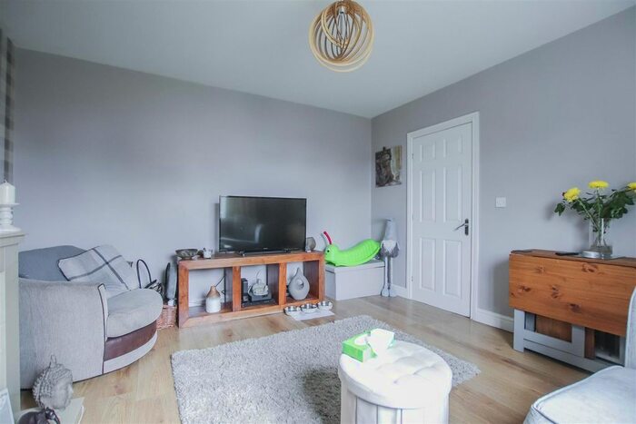 3 Bedroom Semi-Detached House To Rent In Towneley Avenue, Huncoat, Accrington, BB5