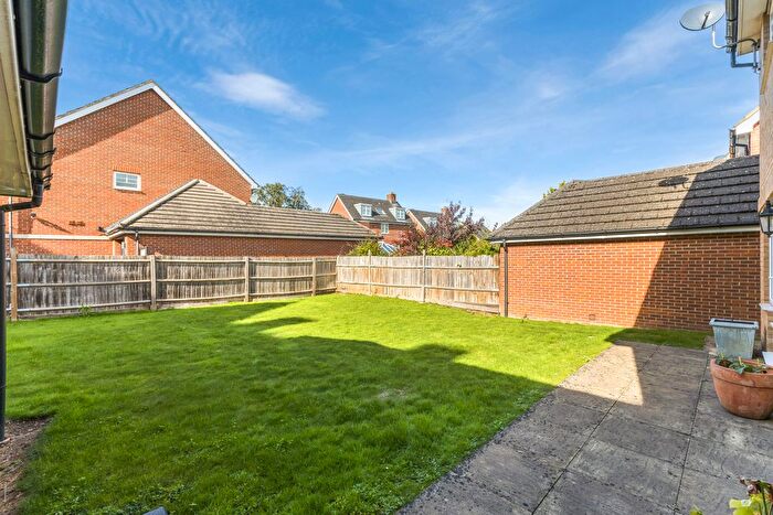 4 Bedroom Detached House For Sale In Myddleton Close, Stanmore, HA7