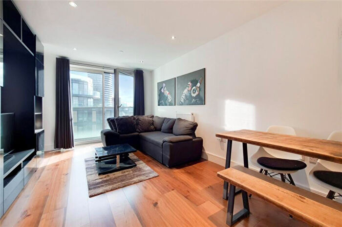 1 Bedroom Apartment To Rent In Lincoln Plaza, Docklands, London, E14