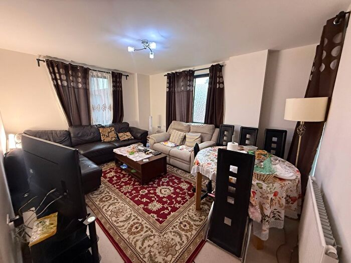 2 Bedroom Flat To Rent In Charcot Road, London, NW9