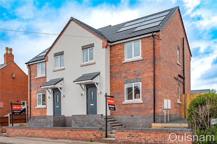 3 Bedroom Semi Detached House For Sale In Barley Mow Lane, Catshill, Bromsgrove, Worcestershire, B61