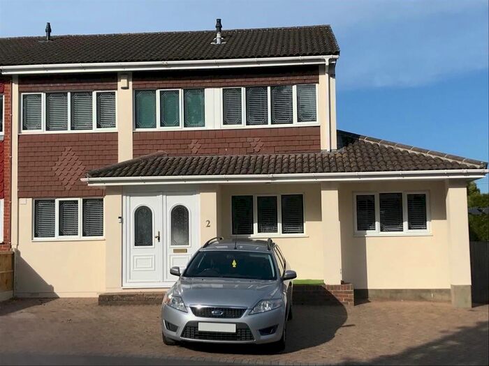 4 Bedroom Semi-Detached House To Rent In Slade Close, Chatham, ME5