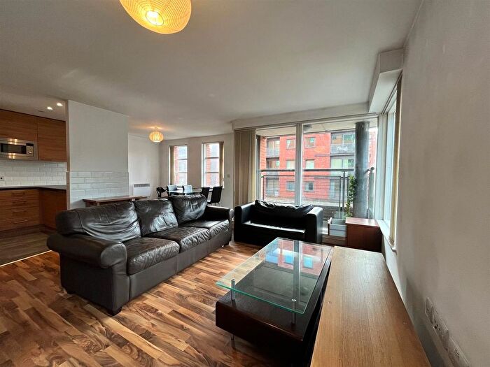 2 Bedroom Flat To Rent In The Quadrangle, Lower Ormond Street, Manchester, M1