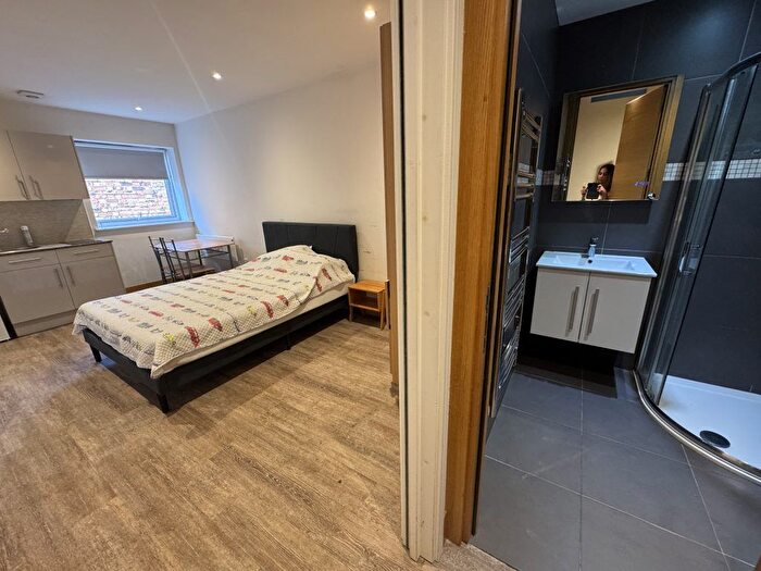 Studio To Rent In Colindale Av, London, NW9