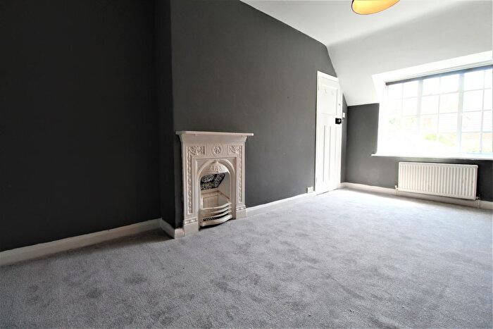 4 Bedroom End Terrace House To Rent In Squires Bridge Road, Shepperton, TW17