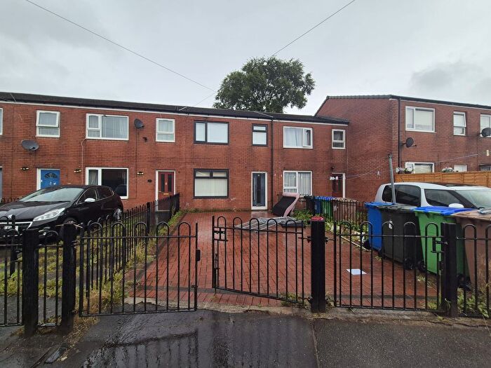 3 Bedroom Town House To Rent In Great Bent Close, Rochdale, OL12