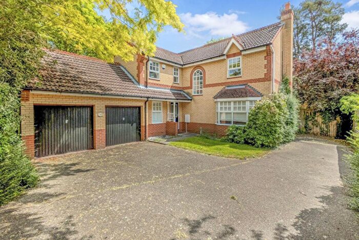 4 Bedroom Detached House For Sale In Scholars Avenue, Huntingdon, PE29