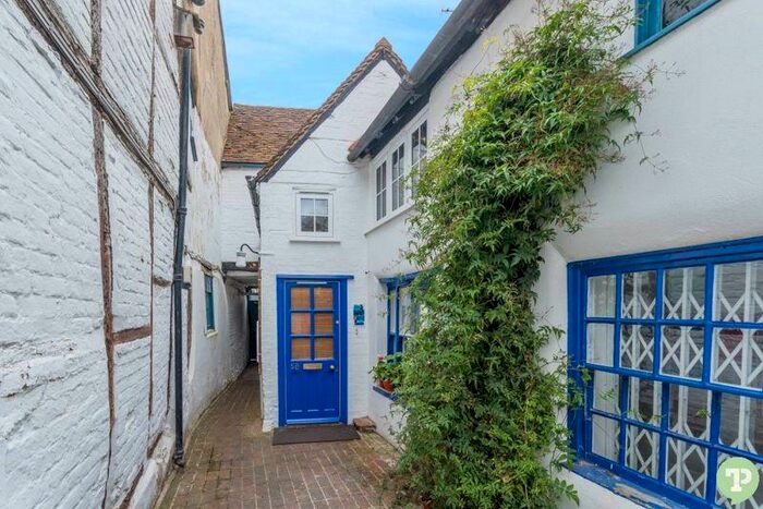 1 Bedroom Flat To Rent In Buttermarket, Thame, OX9