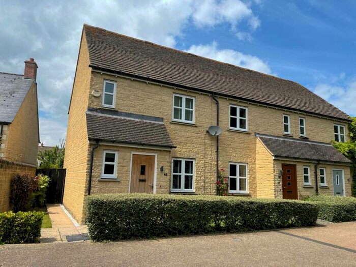 3 Bedroom End Of Terrace House To Rent In Madley Brooke Lane, Witney, OX28