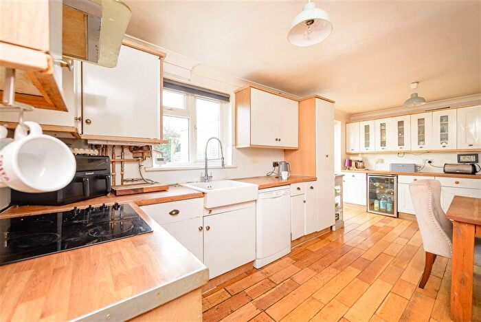 4 Bedroom Semi-Detached House For Sale In Mckenzie Road, Lordswood, Kent, ME5