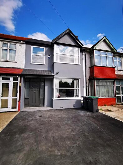 1 Bedroom Flat To Rent In Downhills Way, N17