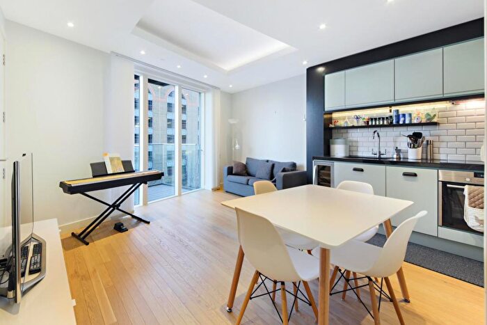 1 Bedroom Apartment To Rent In Park Vista Tower, Wapping, London, E1W
