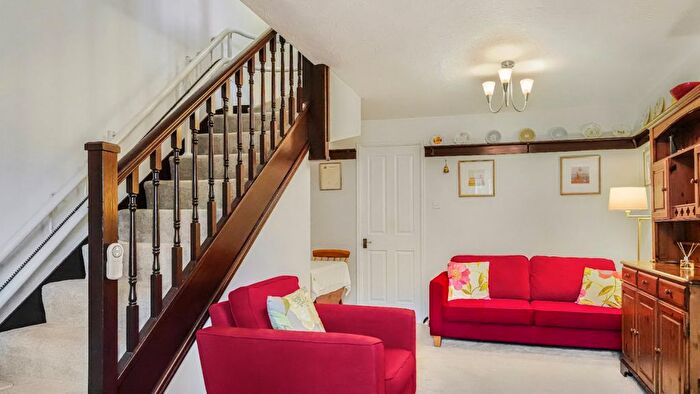 2 Bedroom Semi-Detached House For Sale In Cardinal Close, Rossington, DN11