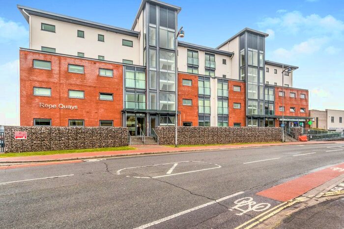 2 Bedroom Flat To Rent In Rope Quays, Gosport PO12