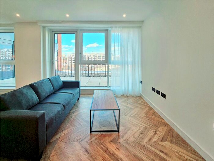 1 Bedroom Flat To Rent In Brook Street, Kingston Upon Thames, KT1