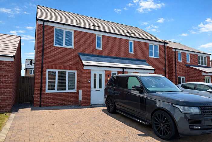 3 Bedroom Semi Detached House For Sale In Ellis Drive, Bradwell, NR31