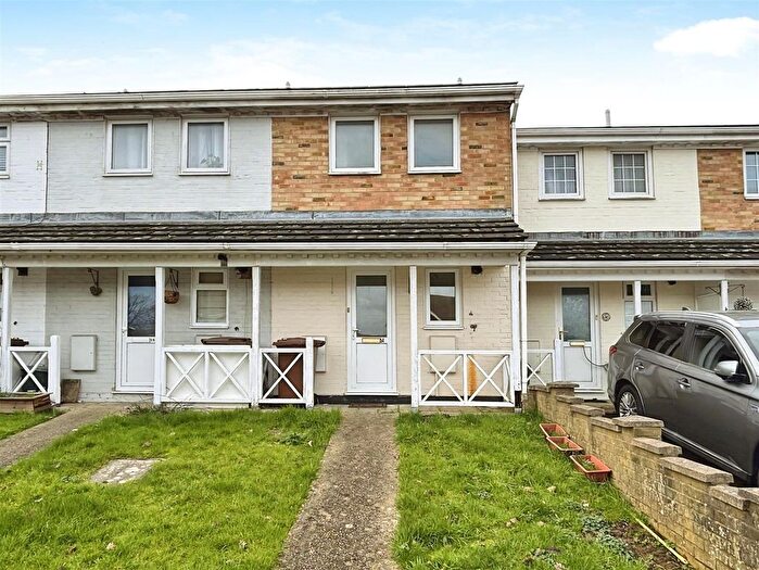 2 Bedroom Terraced House For Sale In Savage Road, Chatham, ME5